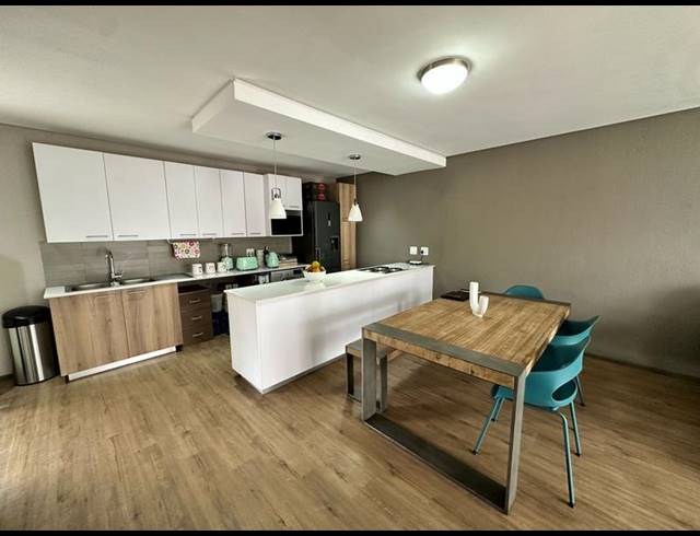 2 BEDROOM APARTMENT FOR SALE IN LYNNWOOD